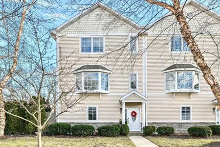 217 W Merchant