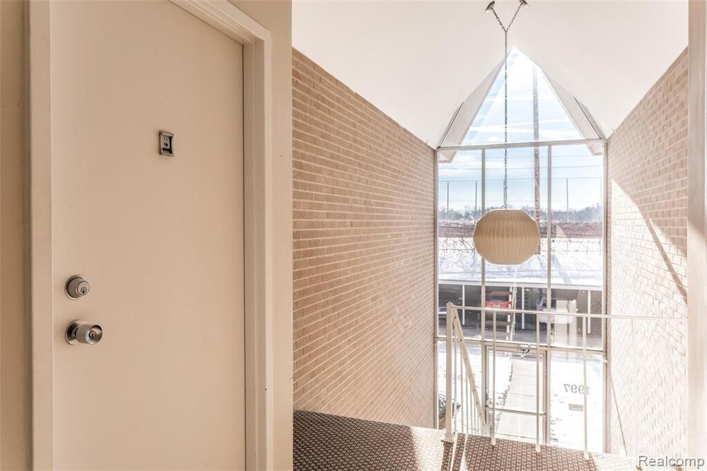 Image 2: 20230505235657269600000000-o Foyer Stair