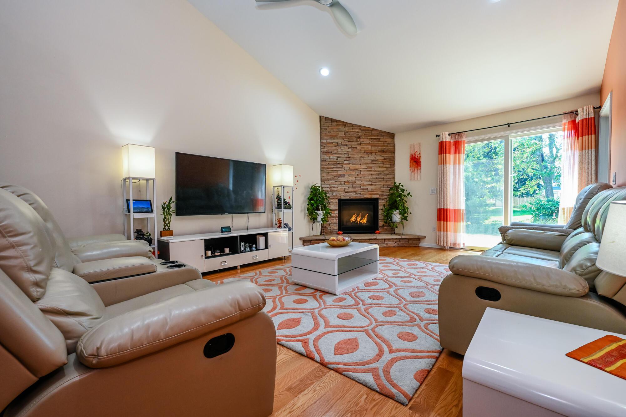 Image 3: Holiday House-115