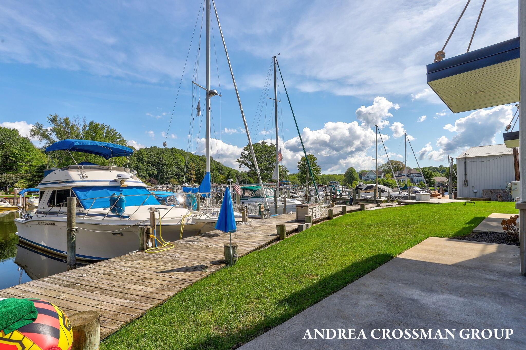 Image 3: 82-web-or-mls-1-bailey-ave-unit-1