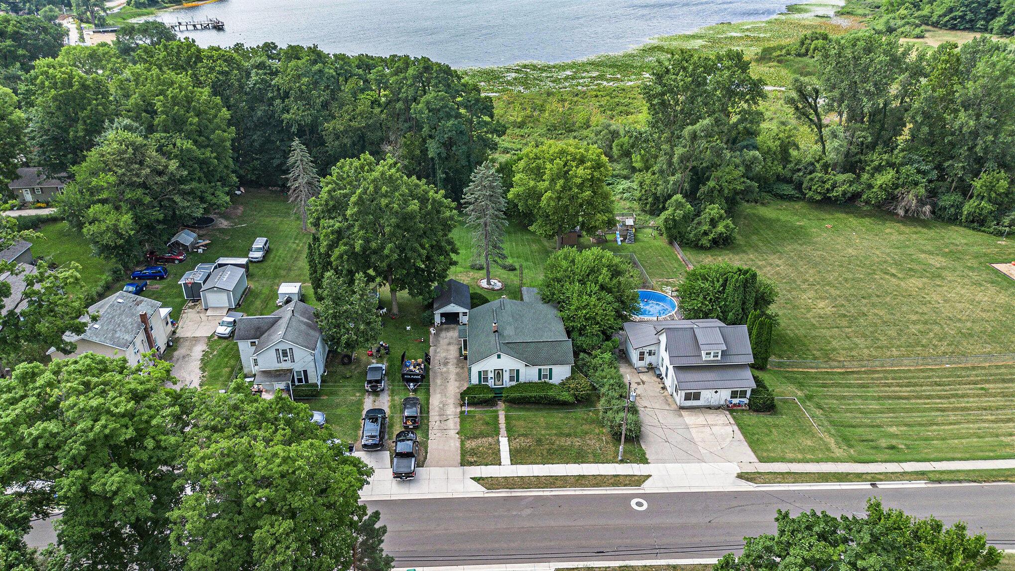Image 2: Front View of the Lake