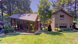 2537 Lakeshore Drive