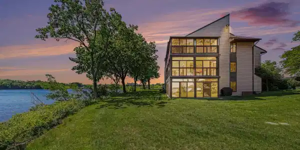 550 Cliffs Drive