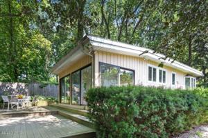 15468 Lakeshore Road