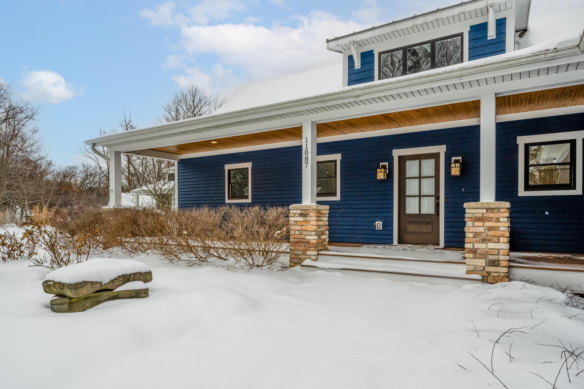 Image 2: Lakeshore-102