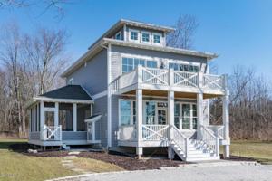 471 Lakeshore Drive