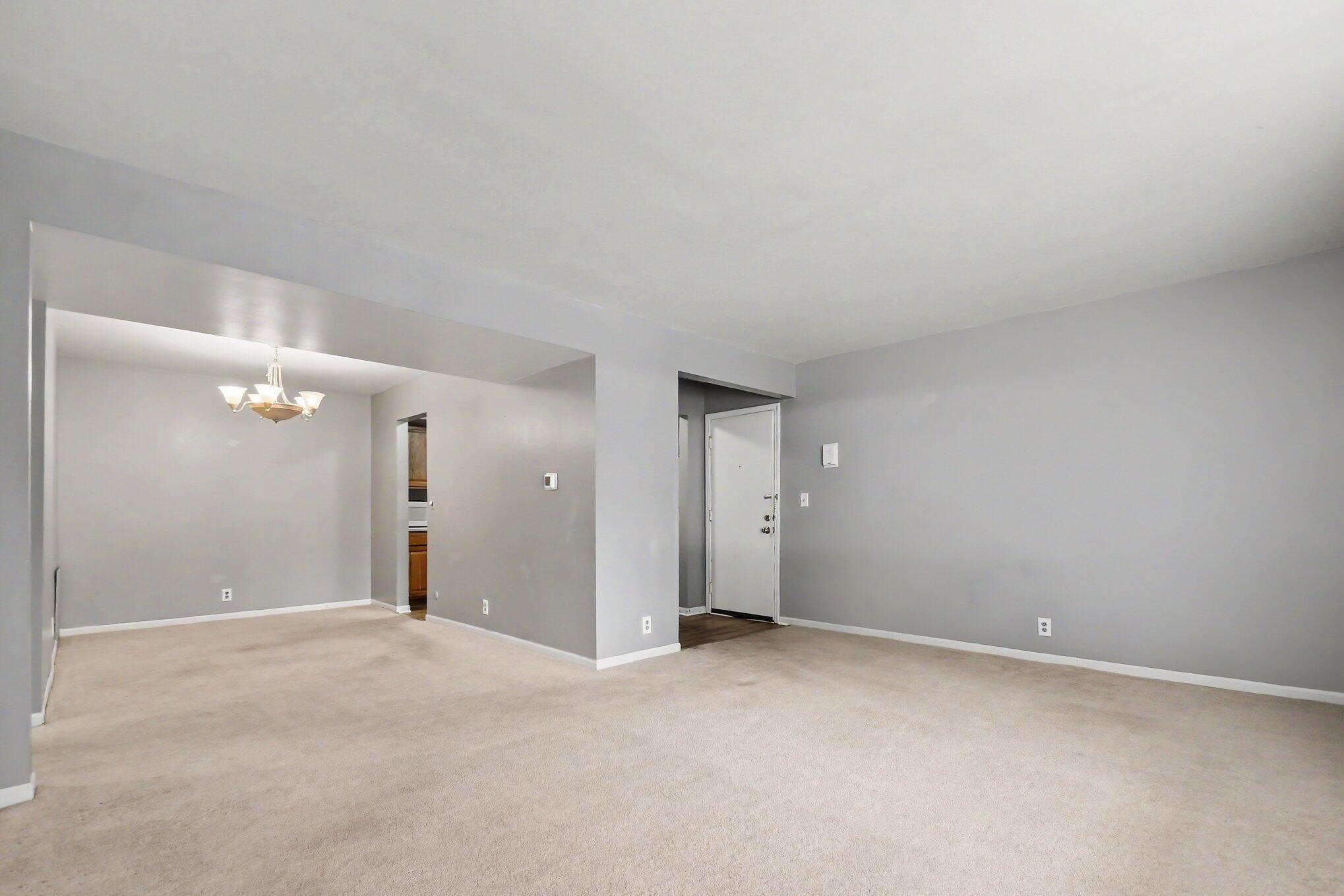 Image 4: Living Room