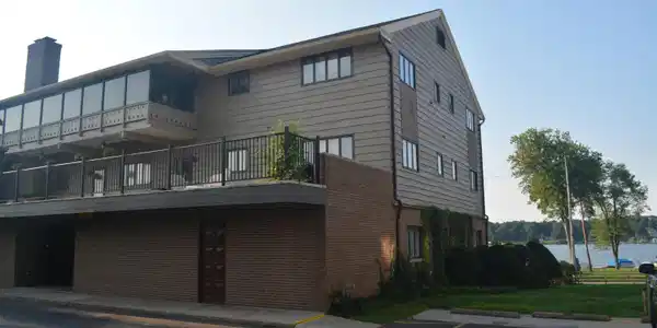 225 Columbia W Avenue