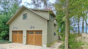4181 N Lakeshore Drive