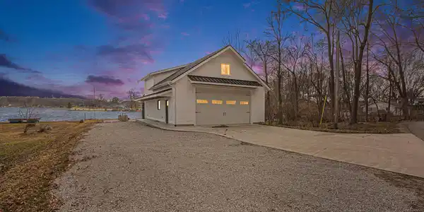 2592 Lorraine Drive