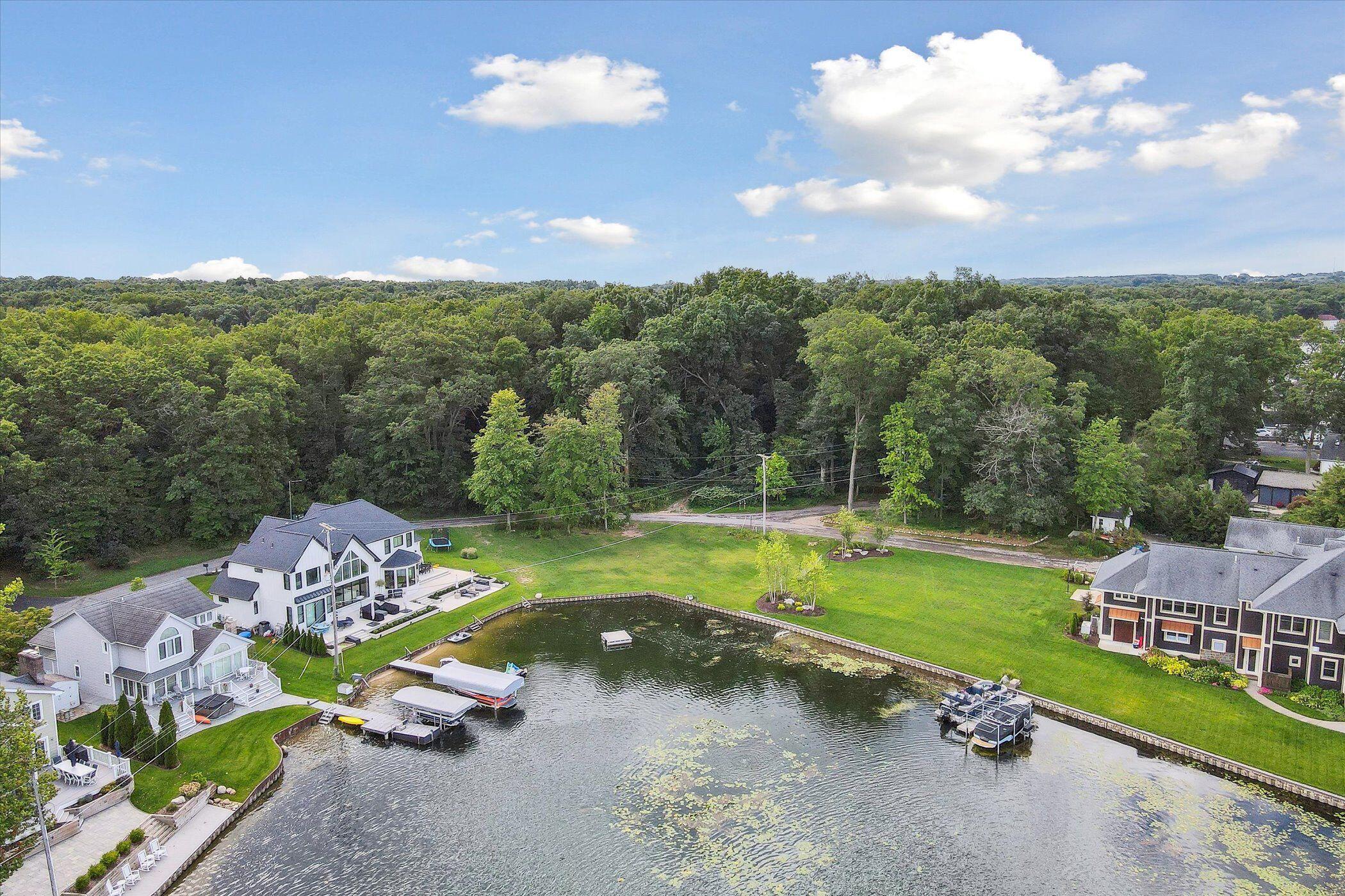 Image 1: 904 E. Eagle Lake Dr.