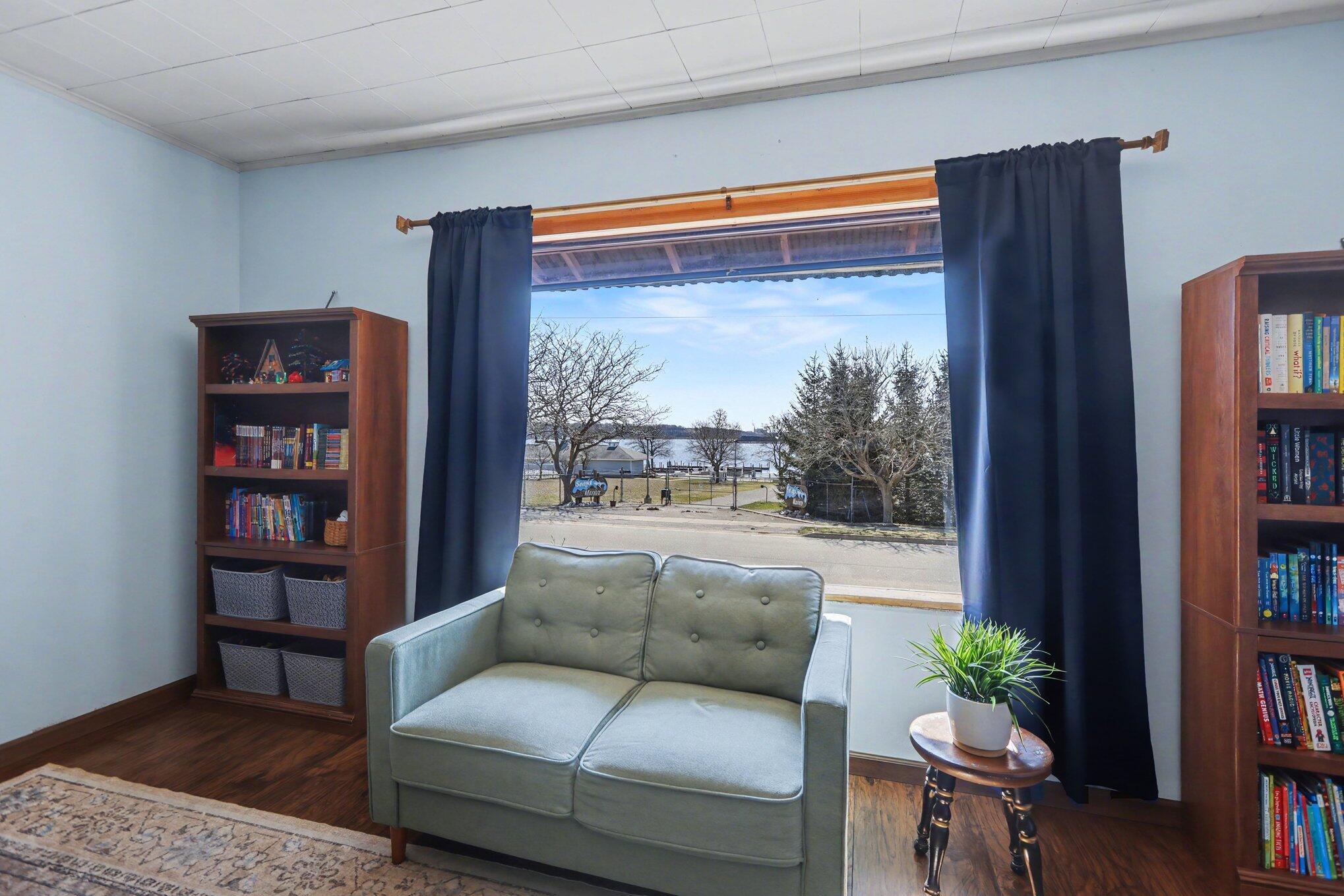 Image 4: Manistee Lake View!
