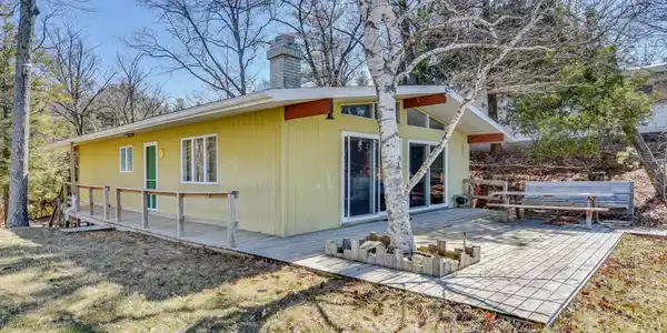 3113 N Lakeshore Drive