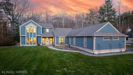 11784 Lakeshore Drive