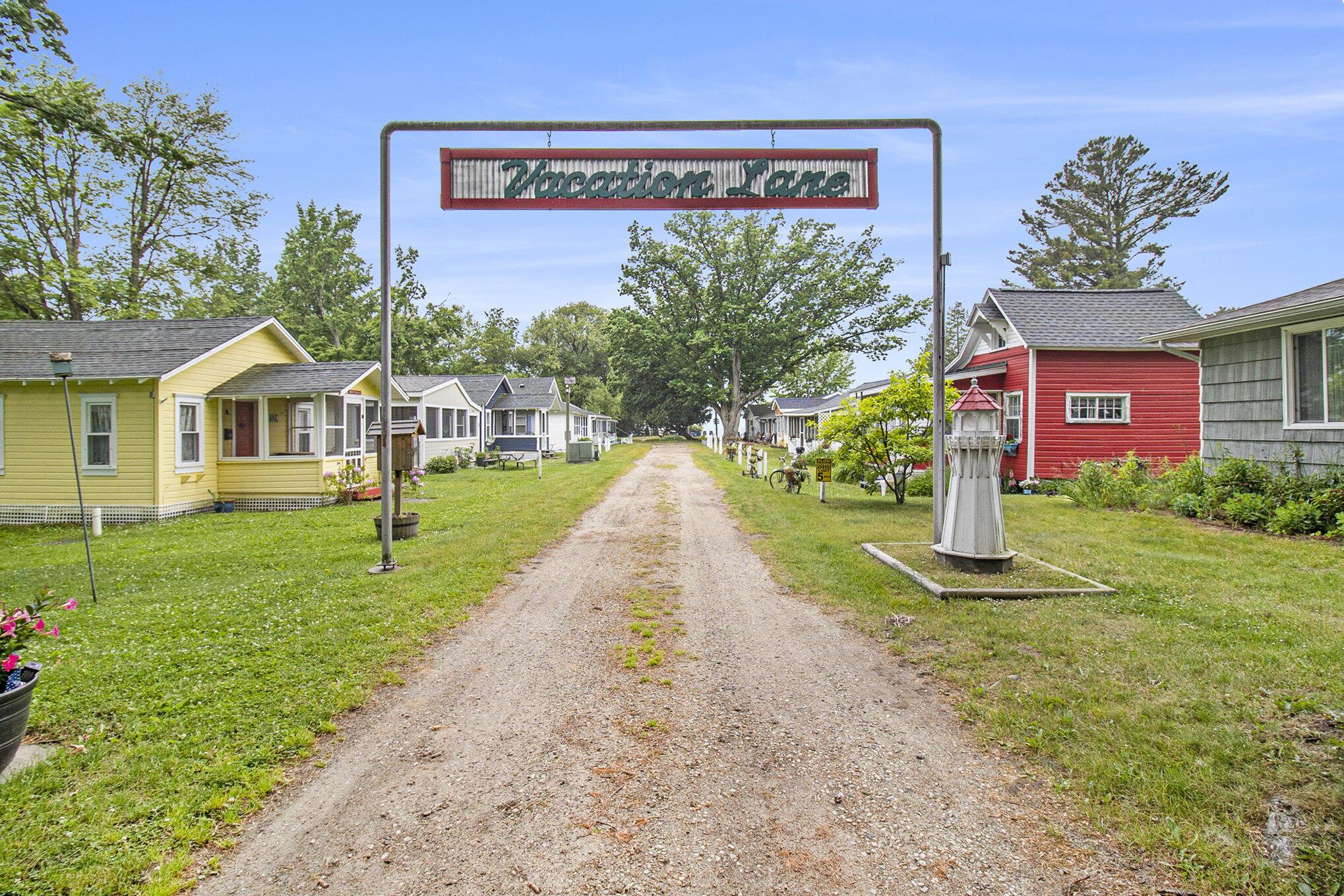 Image 3: Vacation lane