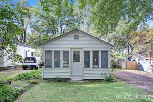 6828 Goldenrod NE Avenue