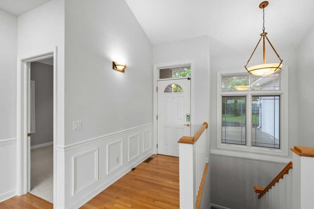 Image 3: 3730-East-Shore-Drive-03