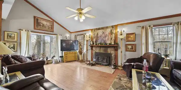 Image 4: 4