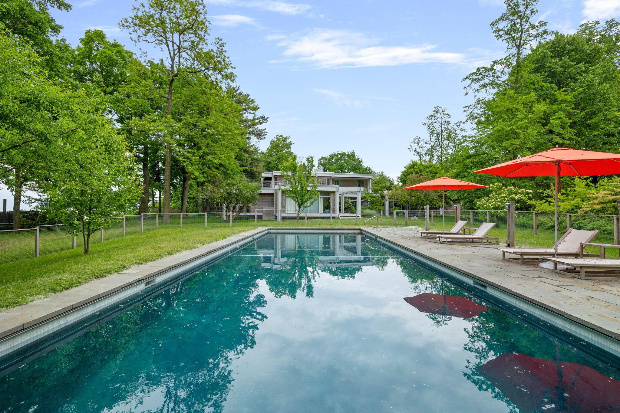 Image 1: Exterior Pool