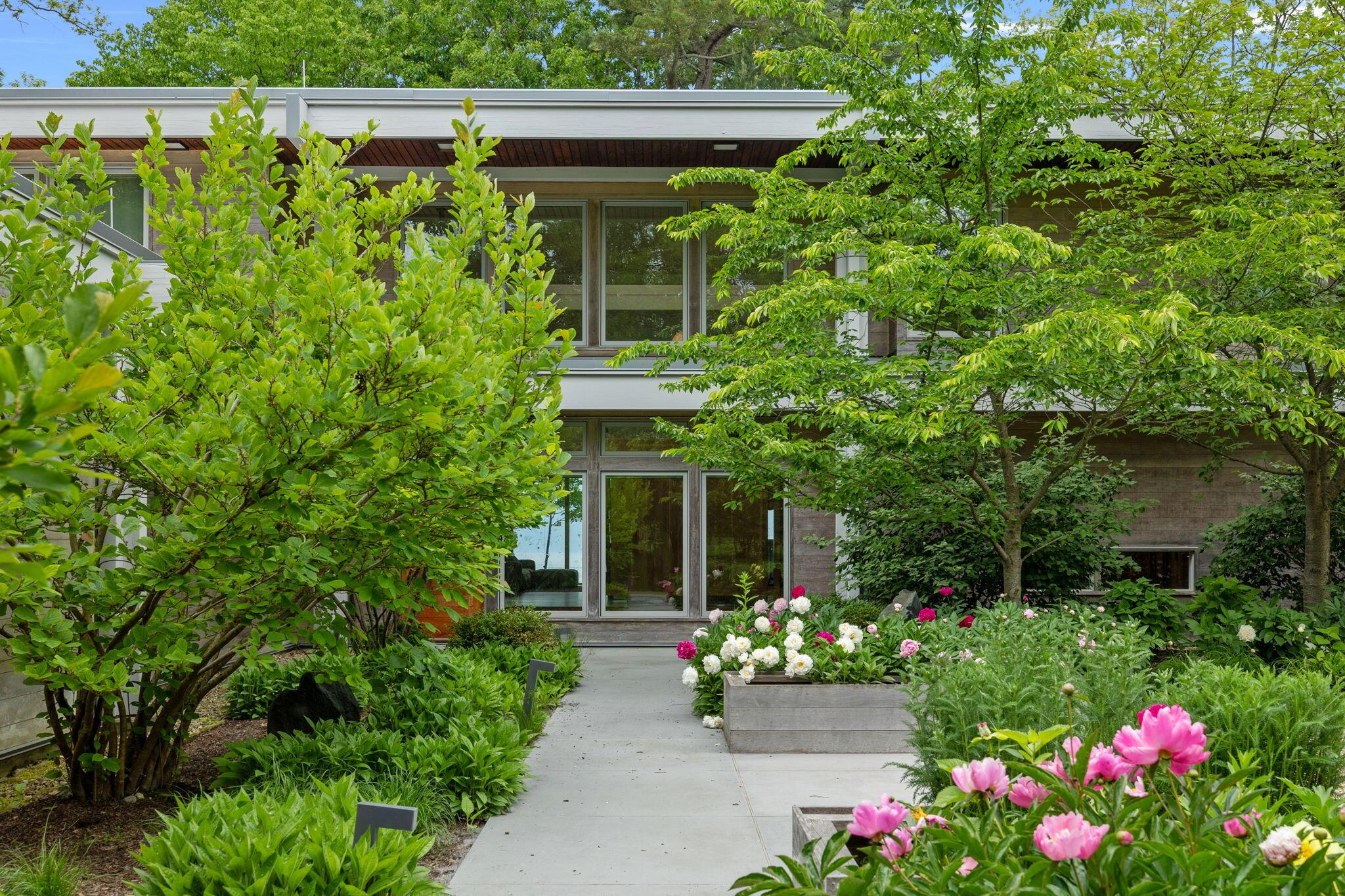 Image 3: Exterior front