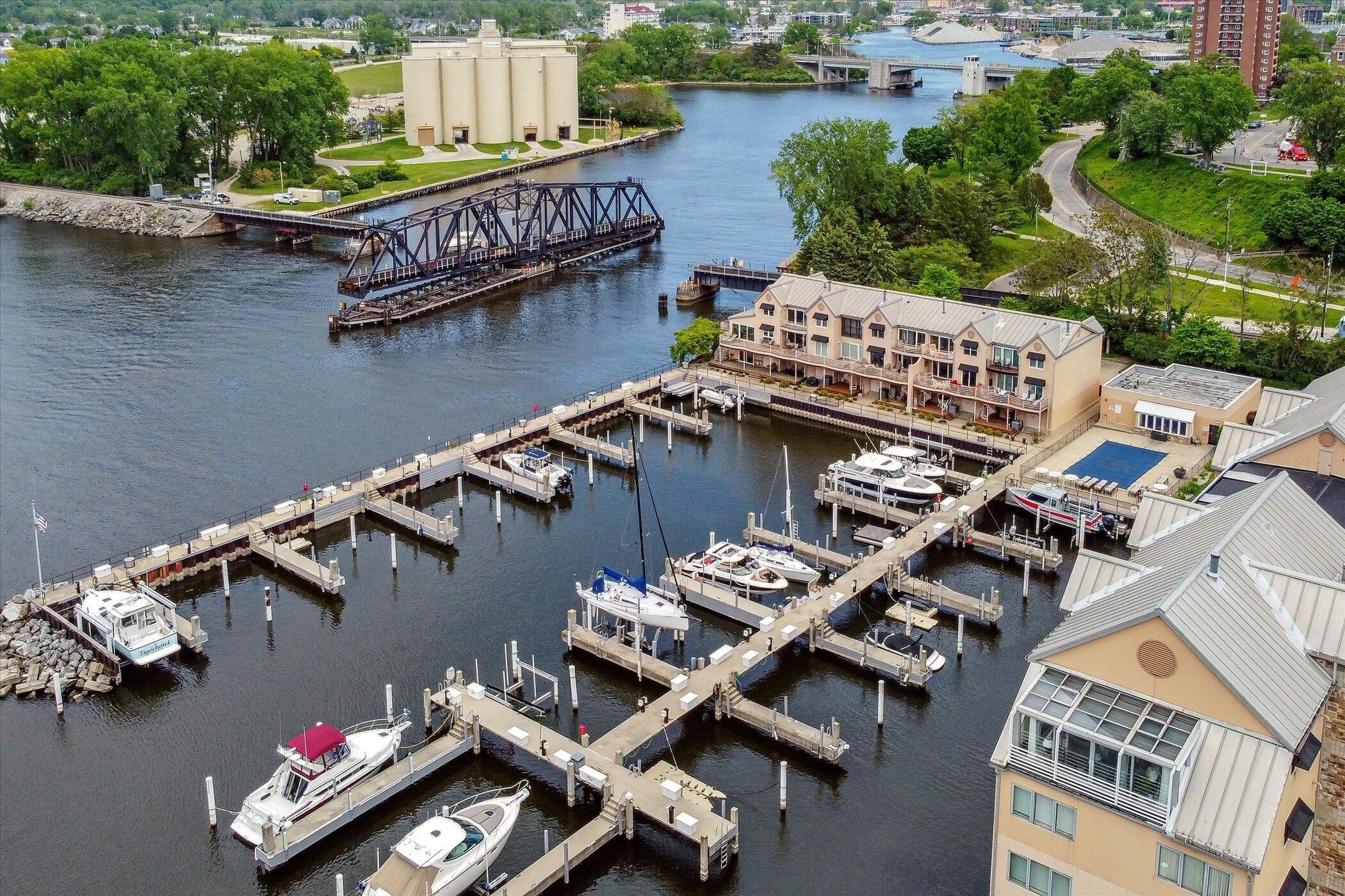 Image 3: Easy Access to Lake Michigan