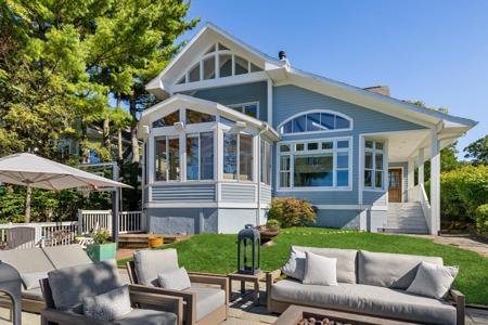 3987 Lake Shore Drive