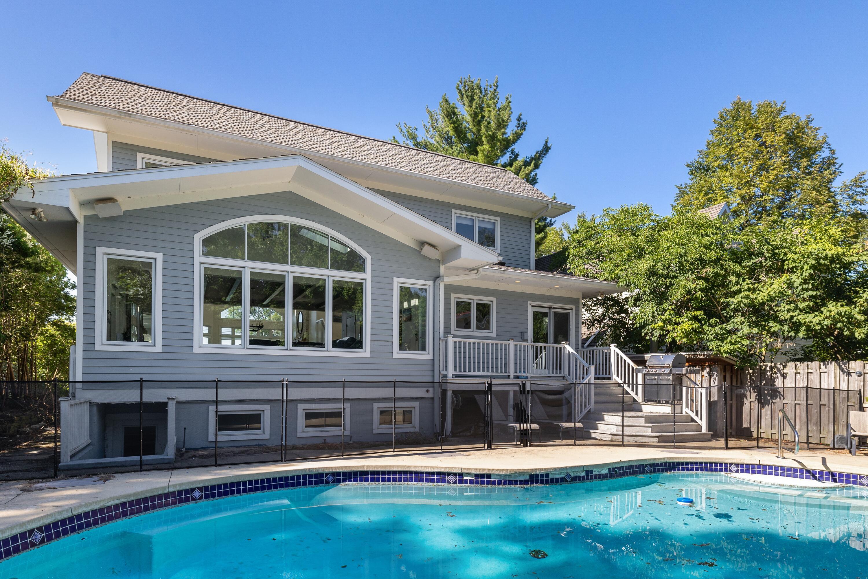 Image 3: 35_3987LakeShoreDr_59_RearView_HiRes