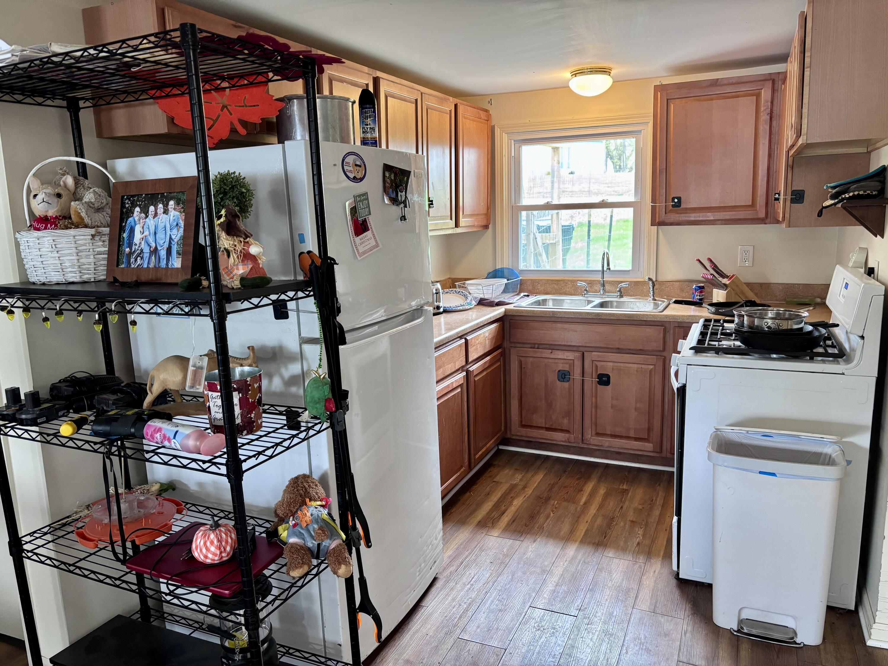 Image 3: Kitchen