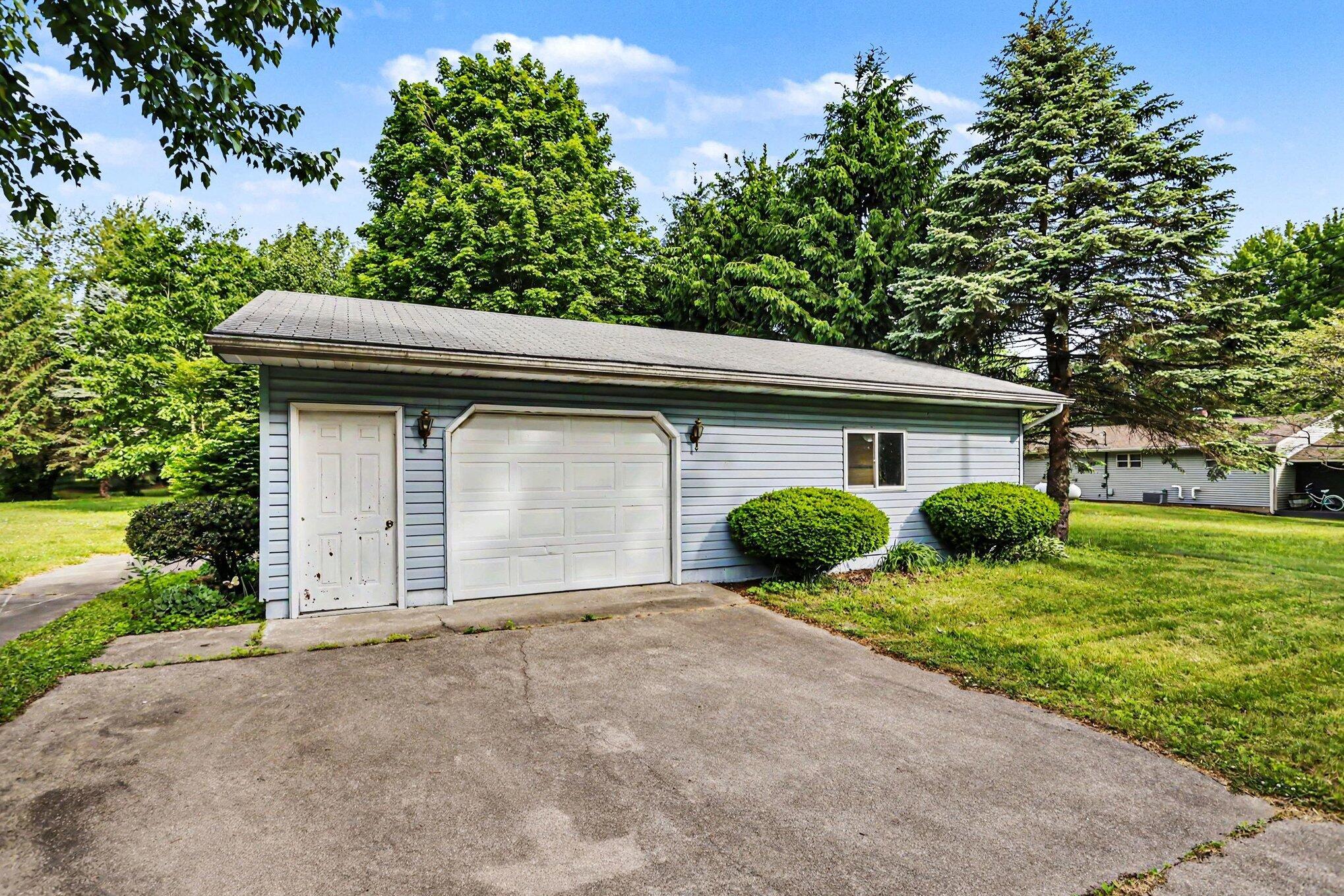 Image 3: PARCEL #2 + GARAGE