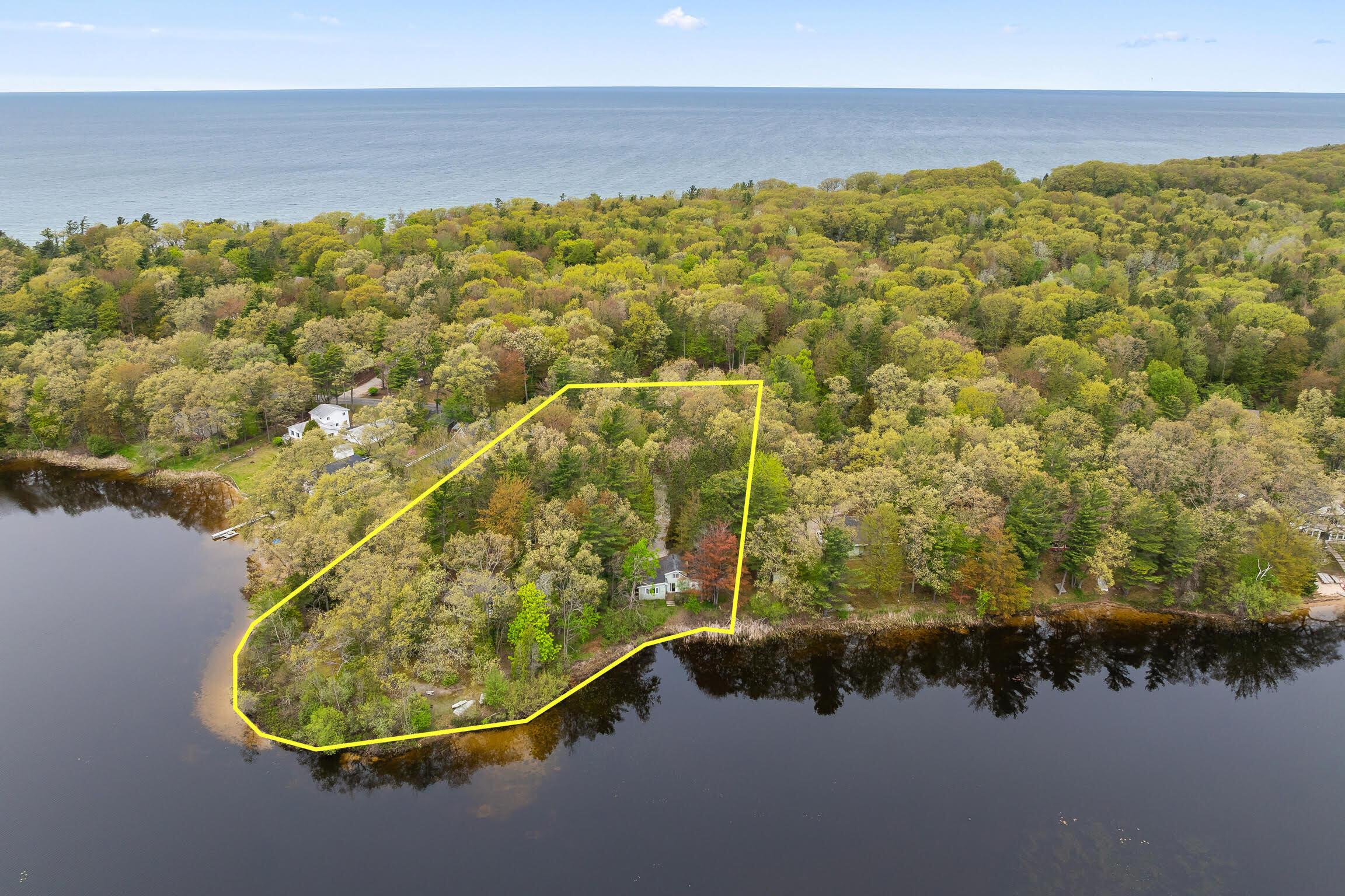 Image 2: Fantastic Bar Lake home