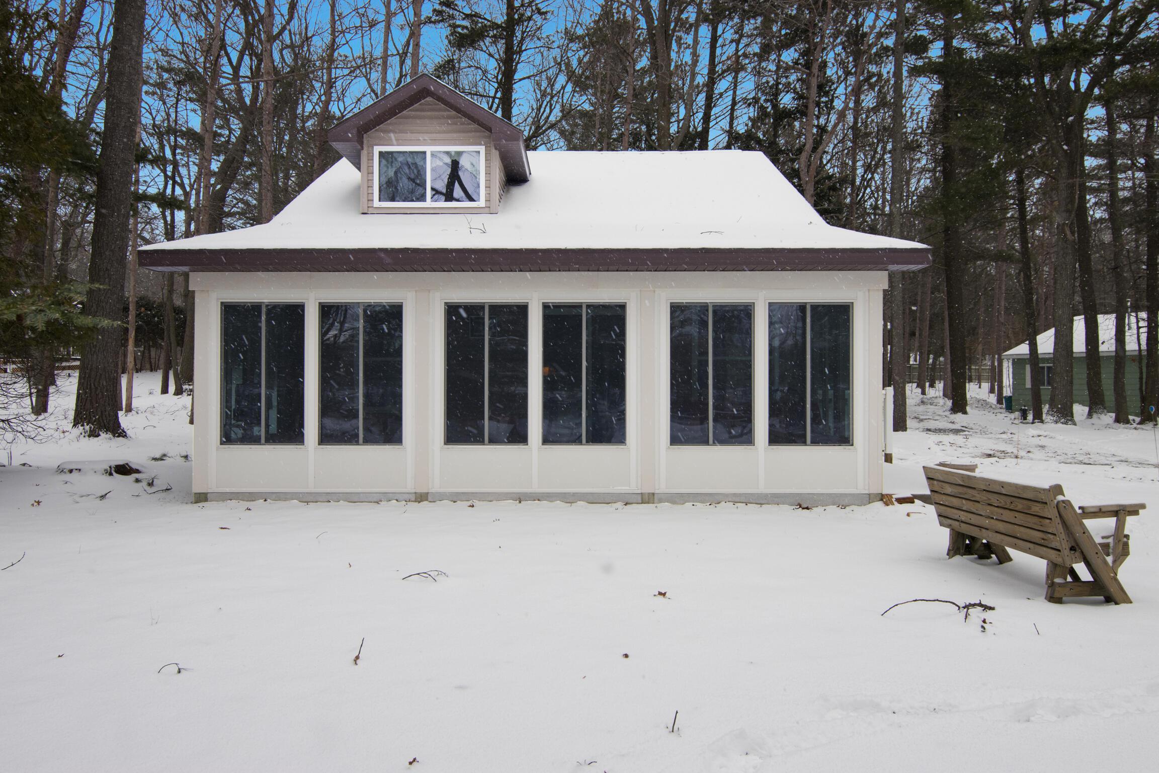 Image 3: 63 Piney