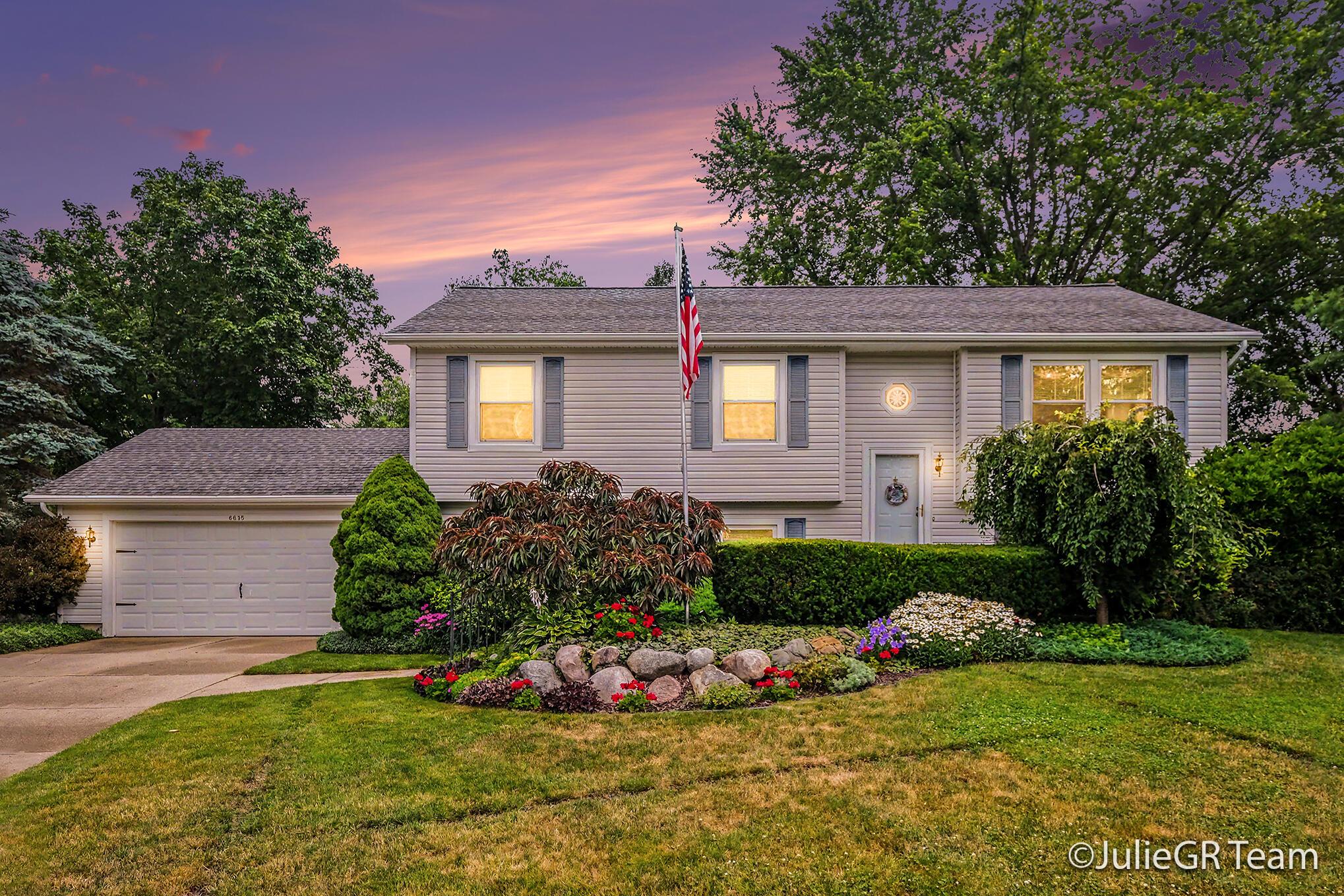 Image 2: 2 Twilight front