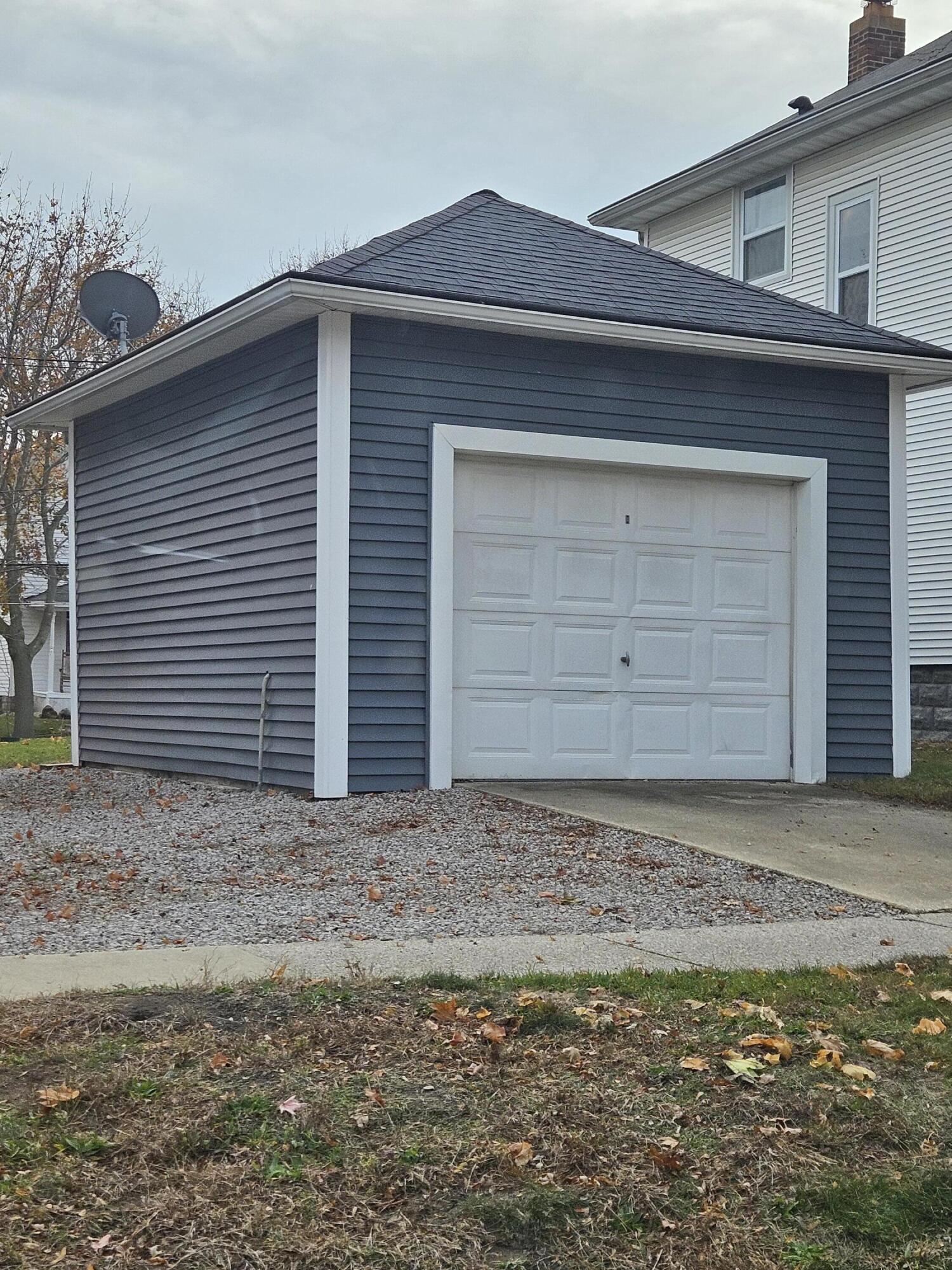 Image 4: original carriage house