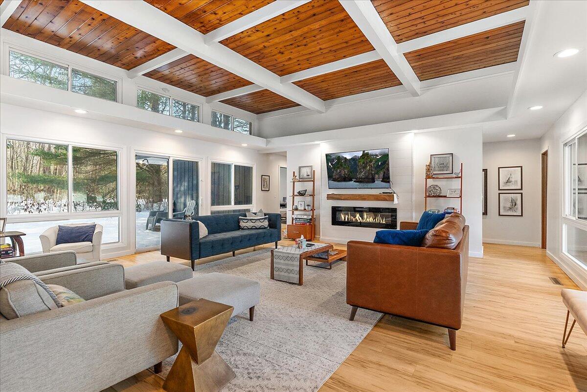 Image 3: 29-18830 77th St, South Haven, MI -26