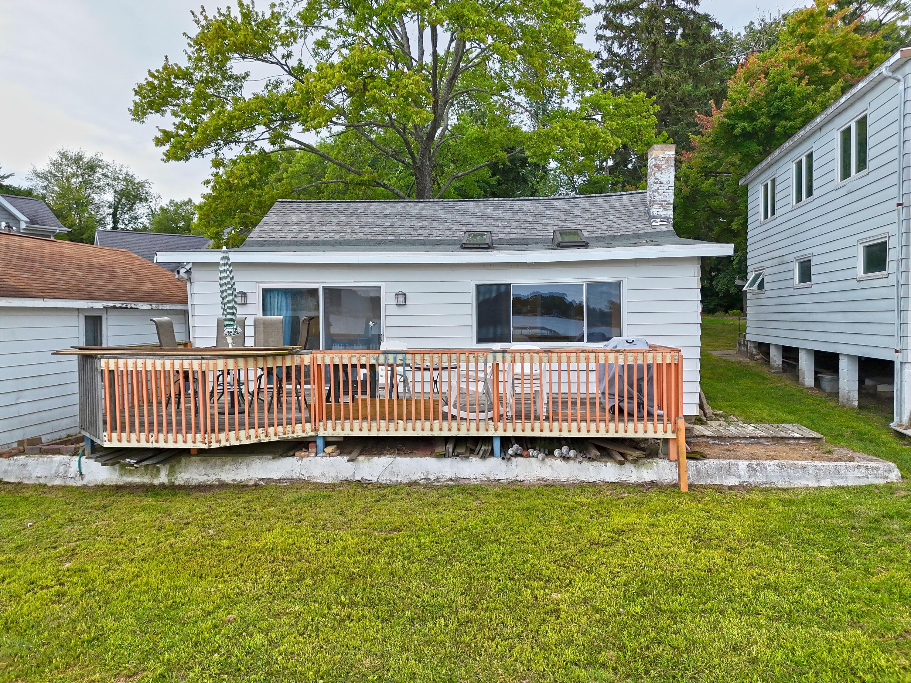 Image 1: Lake Side of Home