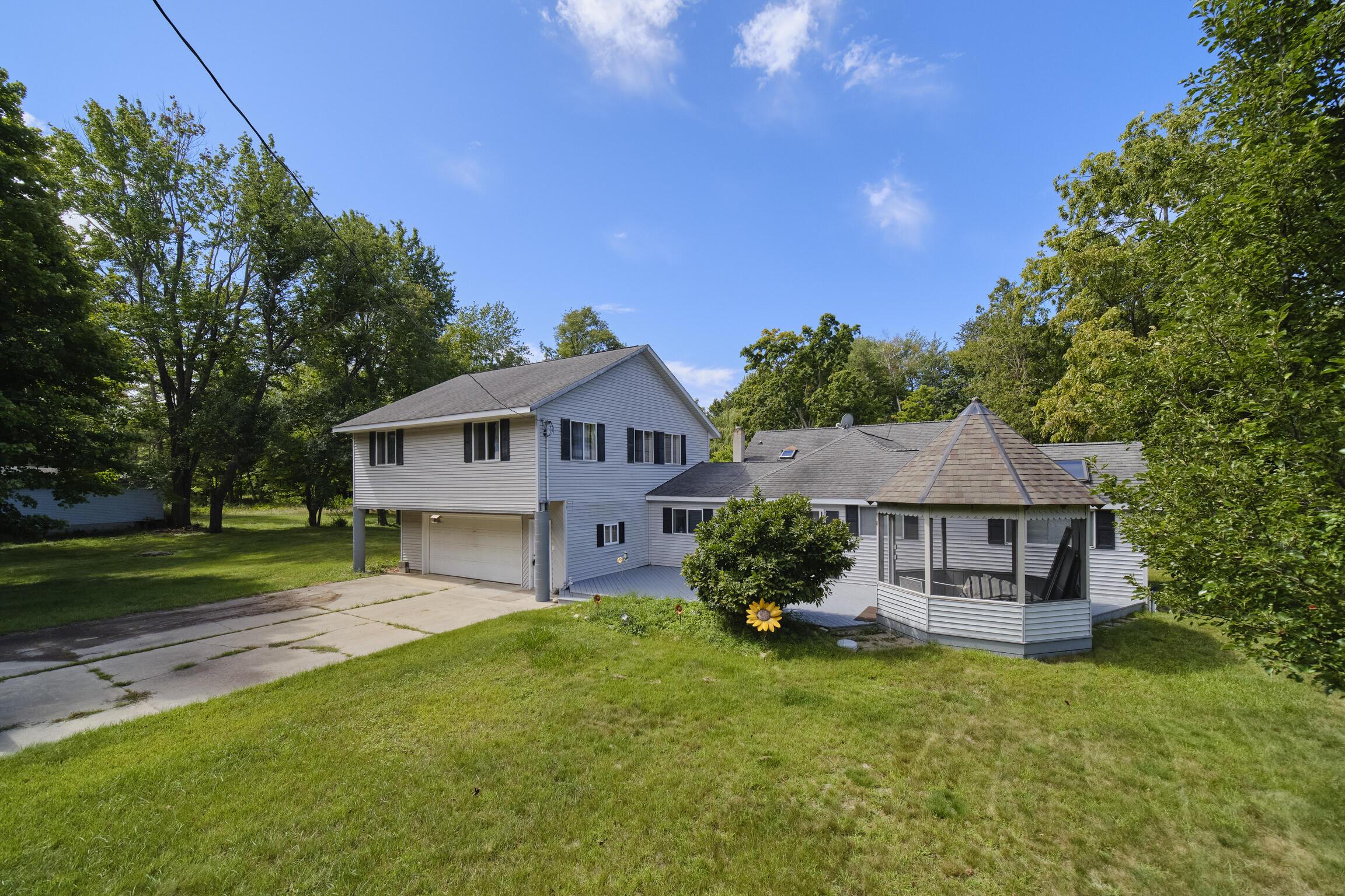 Image 1: Front of Home