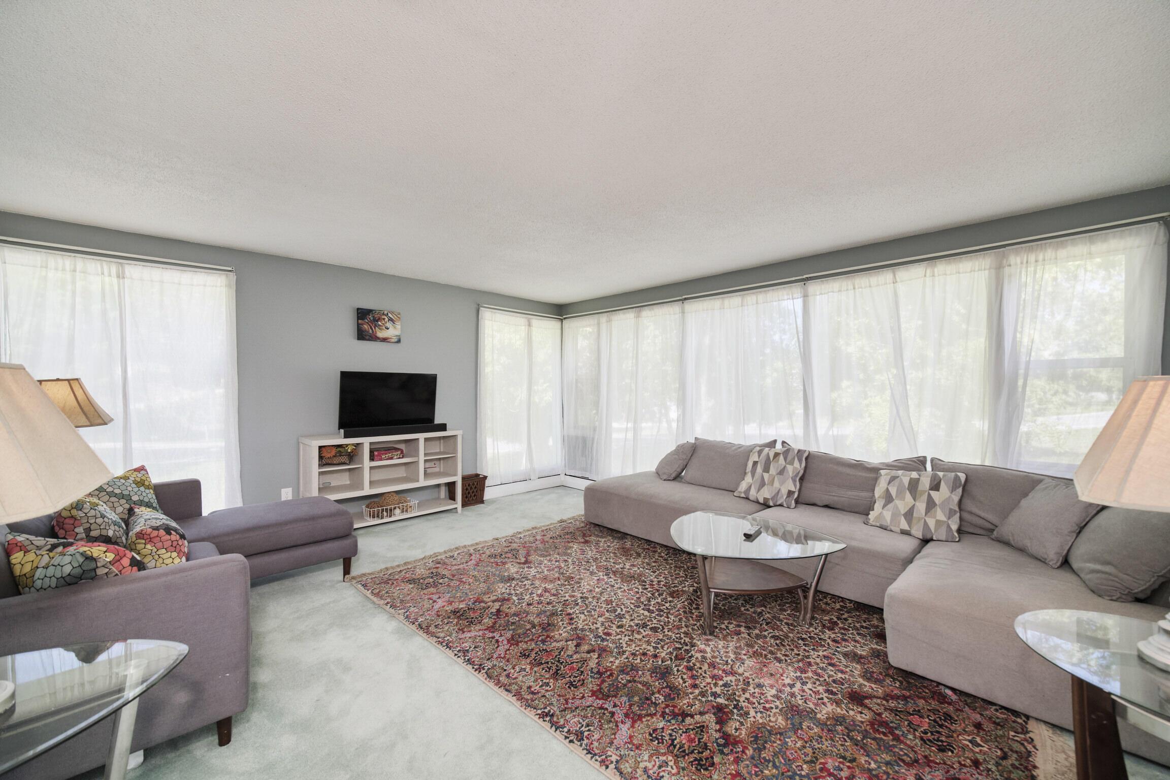 Image 3: Upper Living Room