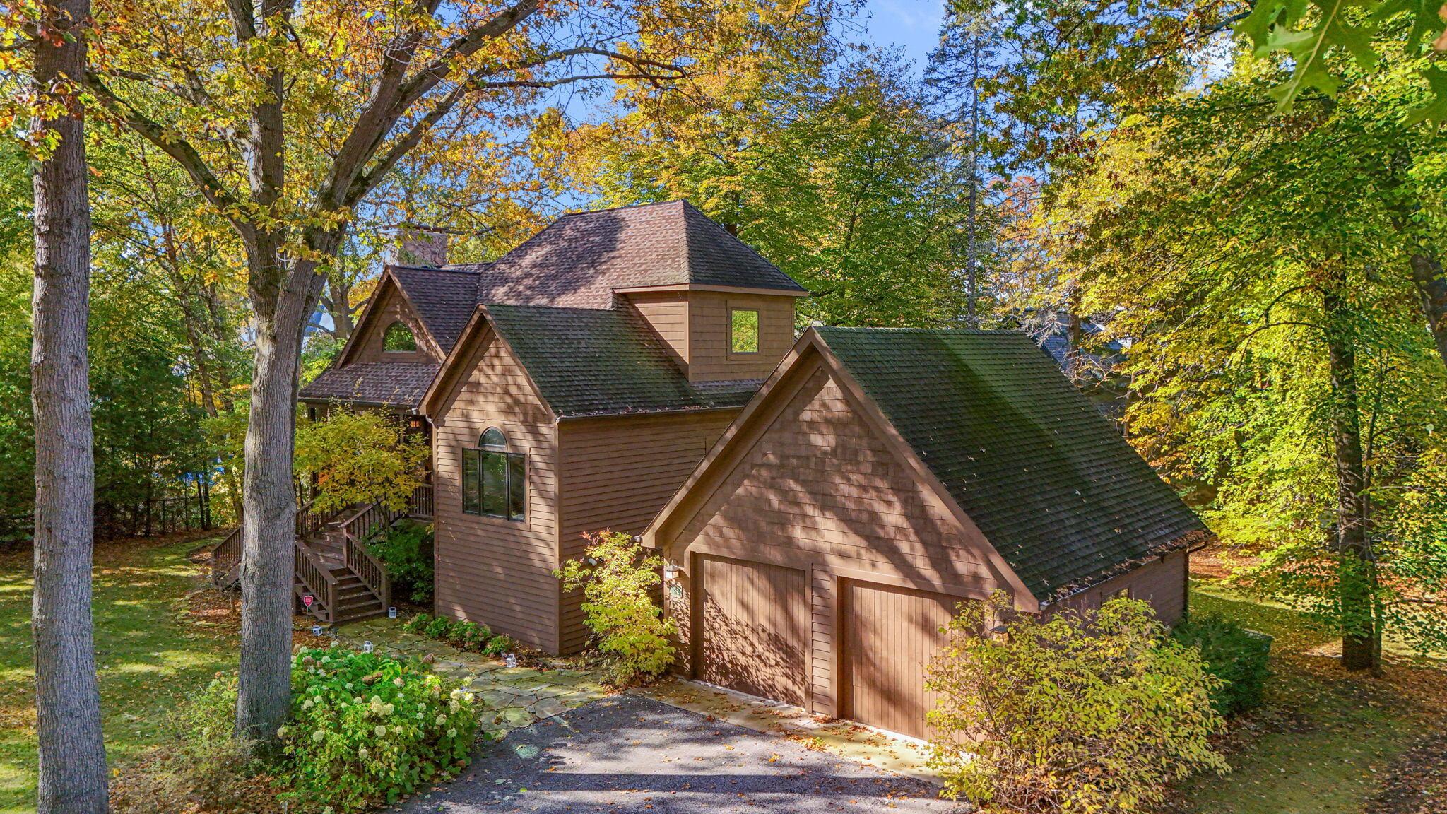 Image 2: 1-web-or-mls-DJI_20251031133640_0850_D