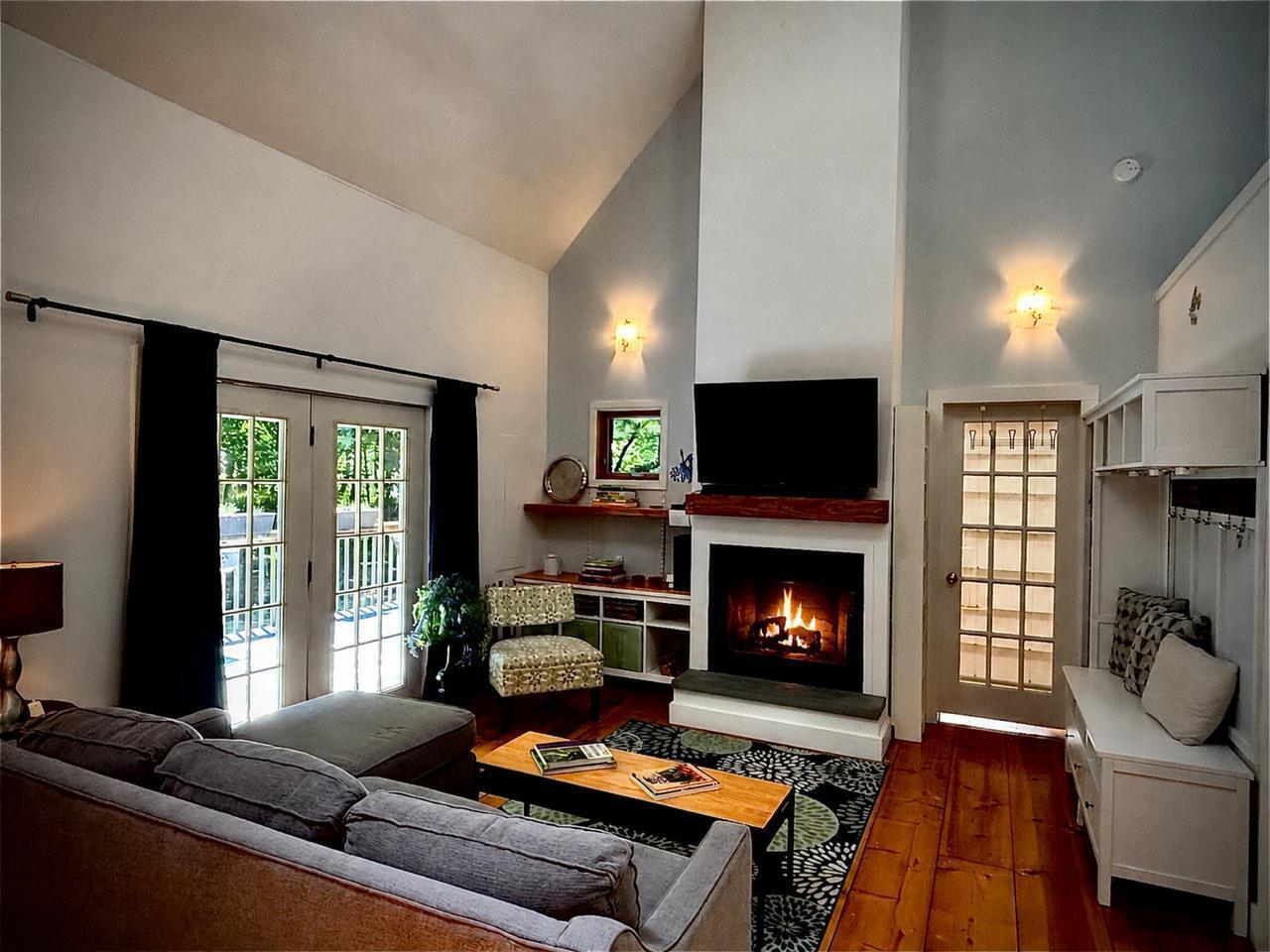 Image 3: livingroom