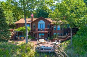 9007 Lakeshore Drive