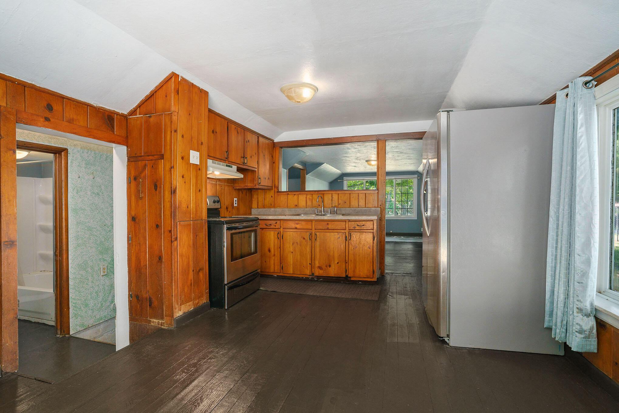 Image 4: Kitchen