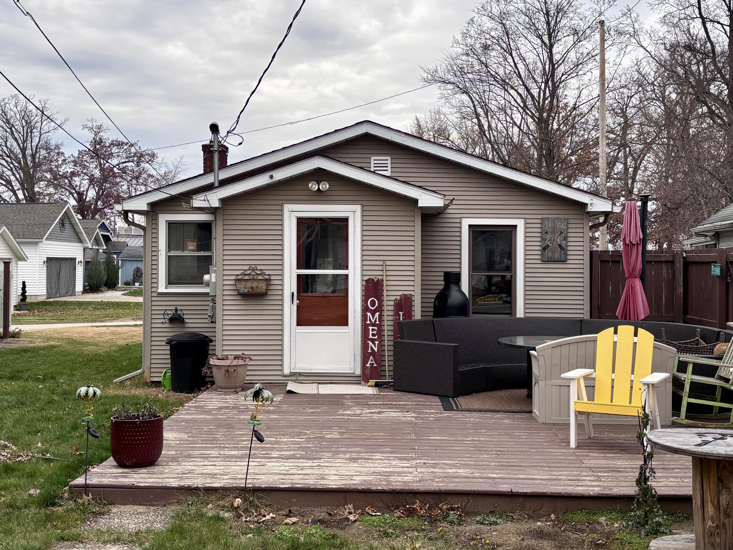 Image 3: Rear of Home