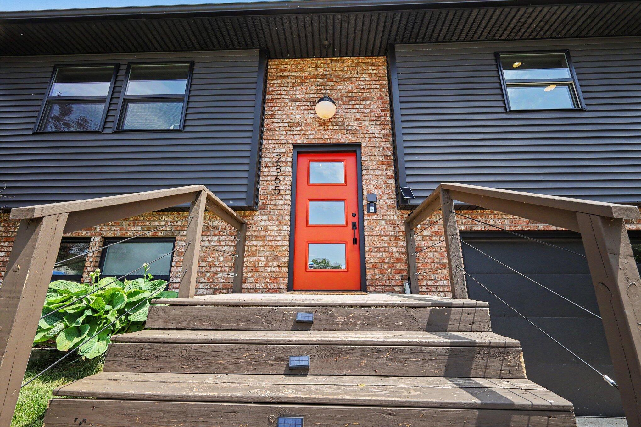 Image 2: Entryway