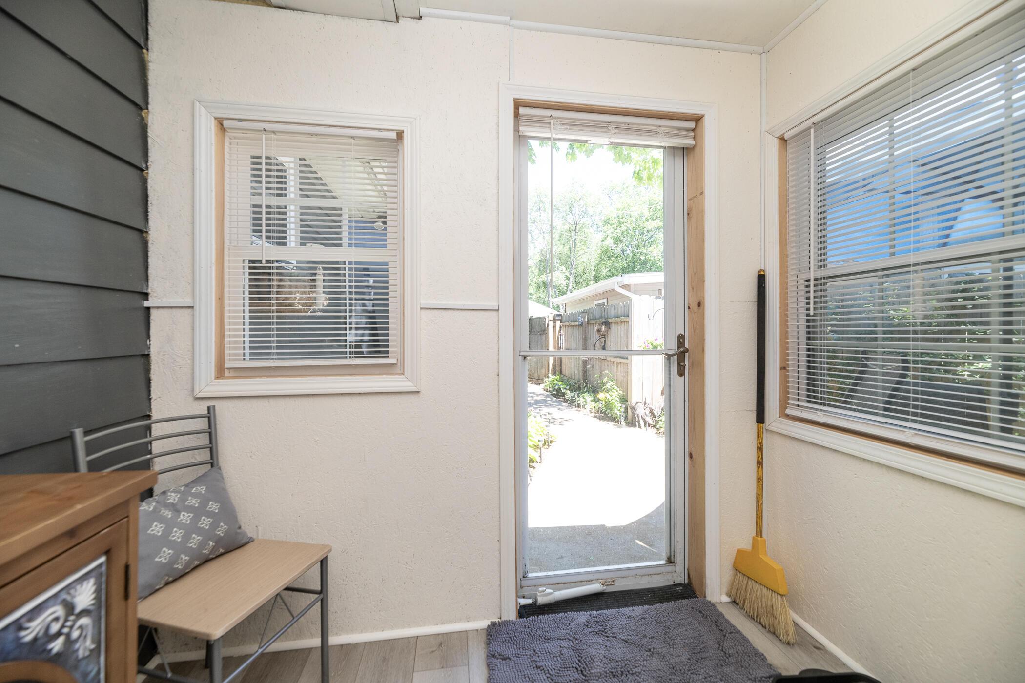 Image 2: 34453 Edgewater-2