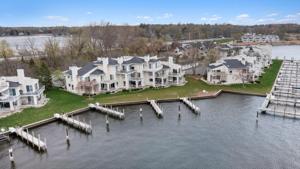 983 Lake
