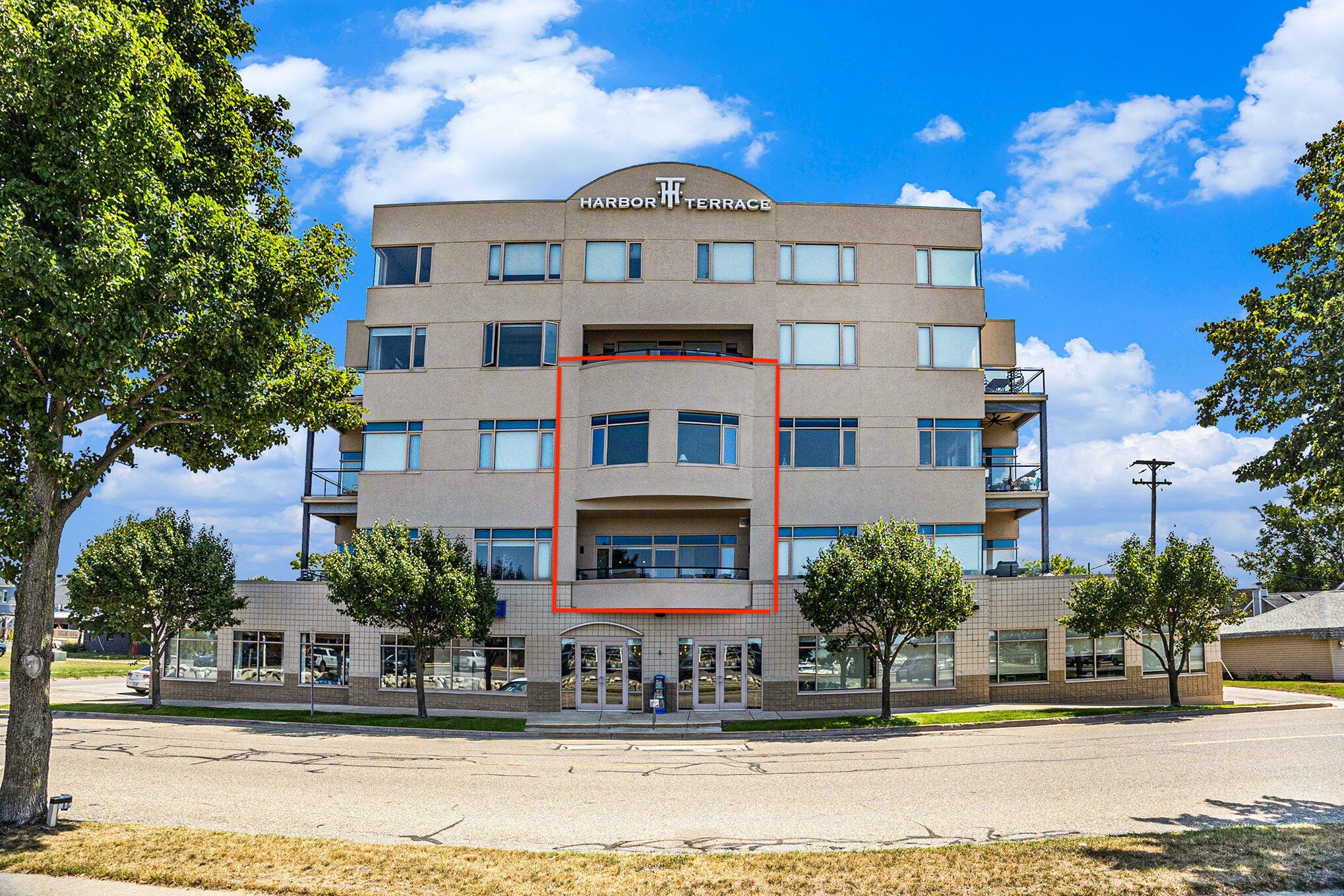 Image 2: 105 W Danaher #201