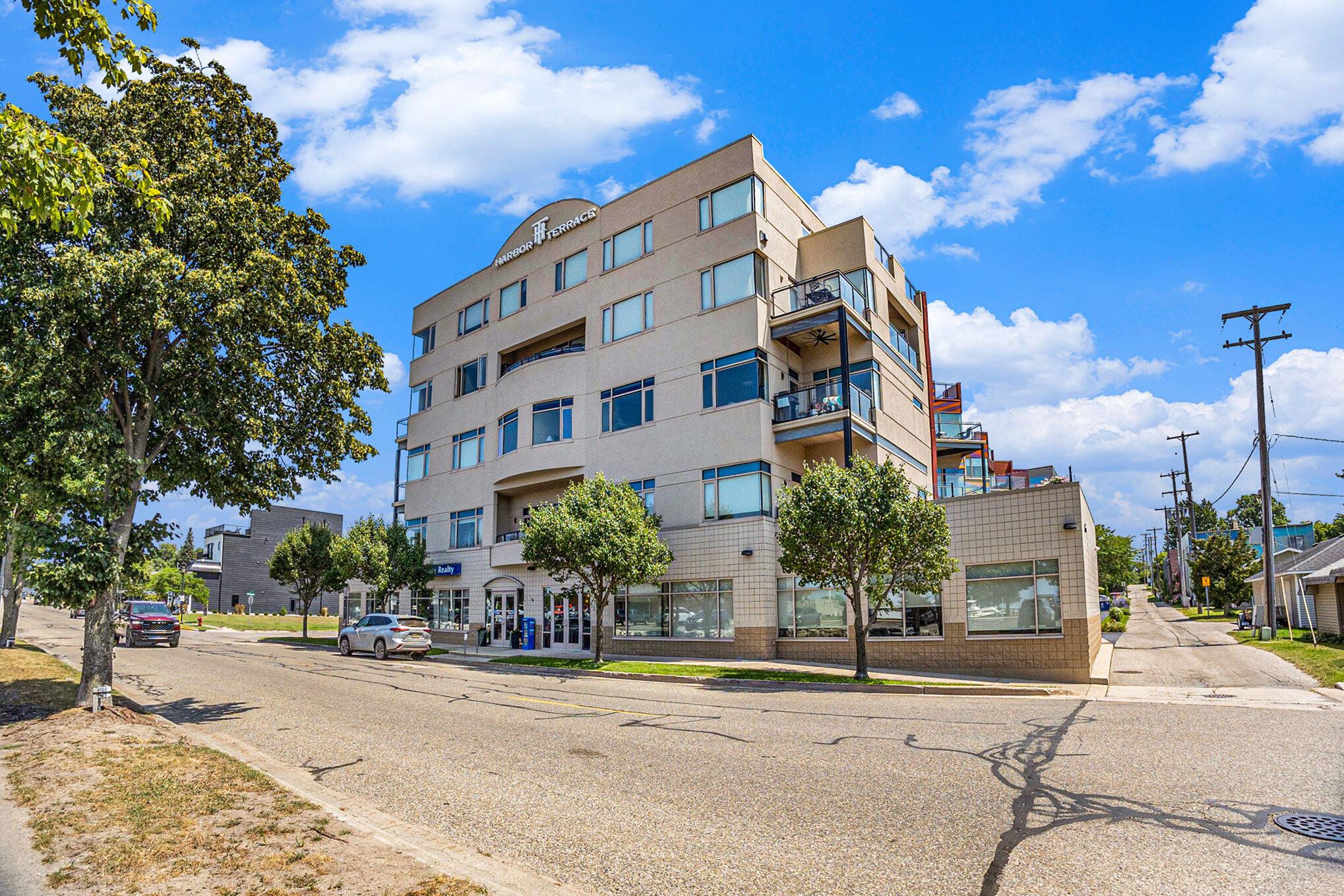 Image 4: Harbor Terrace