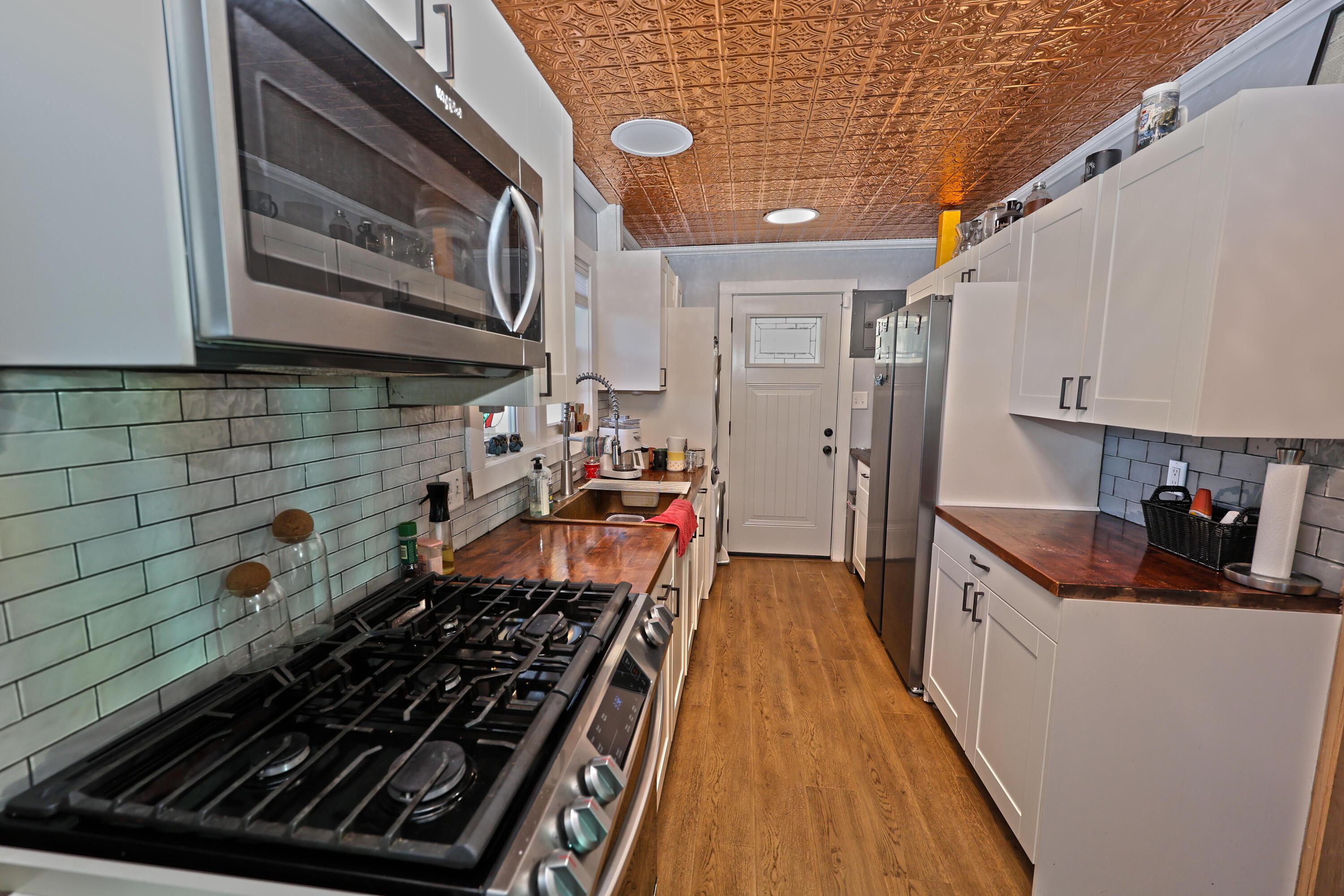 Image 4: House #1 Galley Kitchen.
