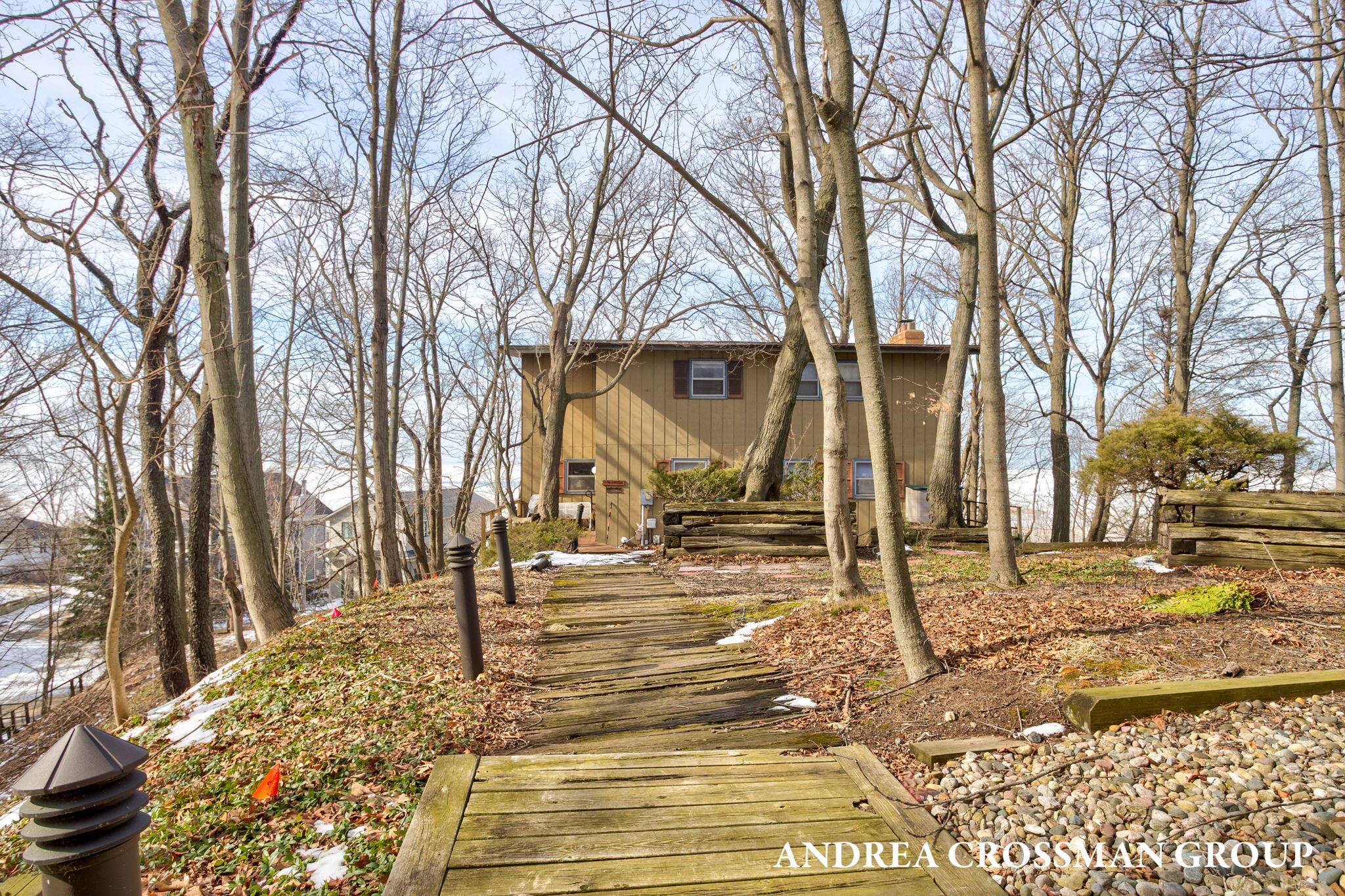 Image 1: 207-web-or-mls-2421-crescent-walk copy