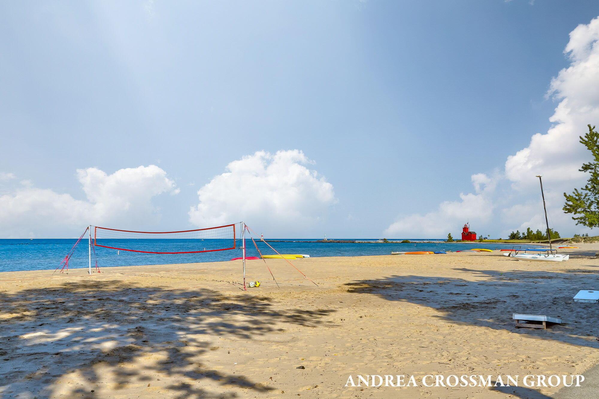 Image 2: 140-web-or-mls-2421-crescent-walk